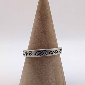 Vintage Southwestern Style Boho Dainty Sterling Silver Band Ring Size 6 3/4